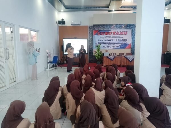 "Jadikan Sosmed mu sebagai sumber pendapatan mu" bersama Mbak Nurul Fitria